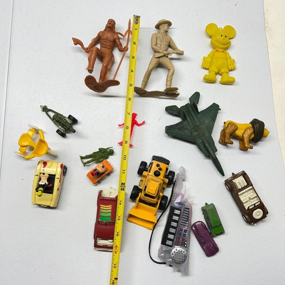 Lot vintage toy plastic and metal